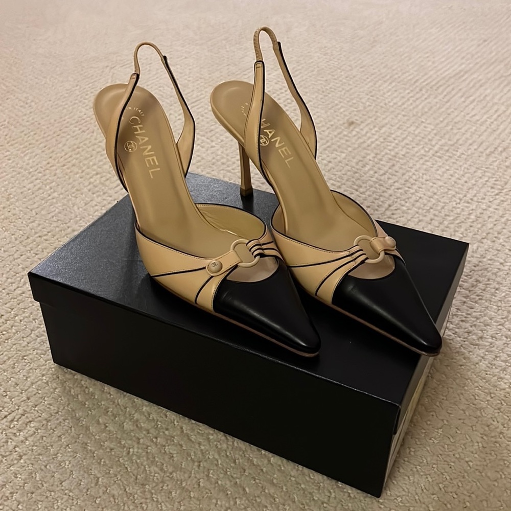 Chanel , size 10 , New!